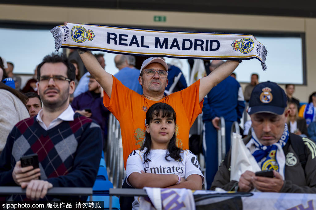 欧冠八强战火重燃：巴塞罗那与利物浦能否绝境逆袭，闯入半决赛？